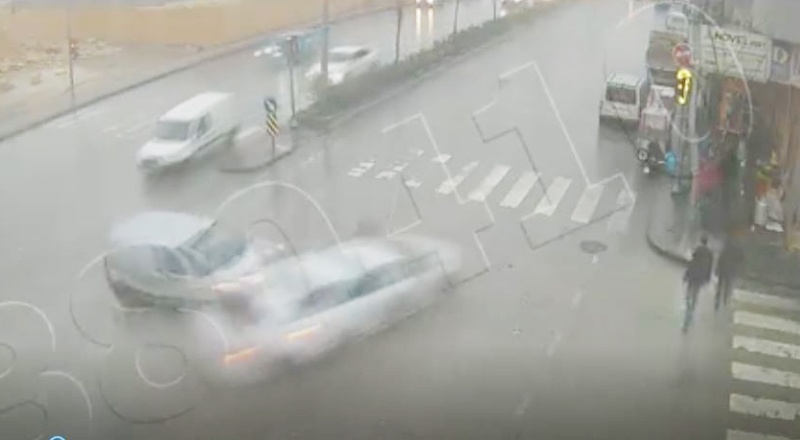 Gaziantep’te pes dedirten kazalar kameralara yansıdı