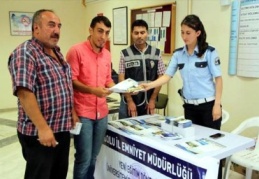 Gaziantep'te polis, üniversiteye kayıt yaptıracak öğrencilerinin velilerine terör ve zararlı alışkanlıklara karşı uyarı 