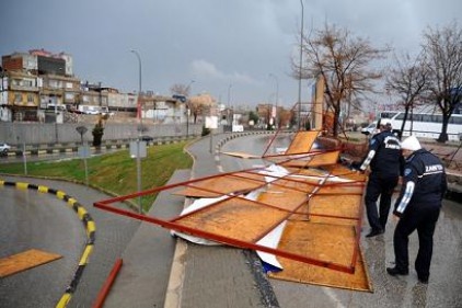 Gaziantep&#039;te sağanak ve fırtına etkili oluyor 
