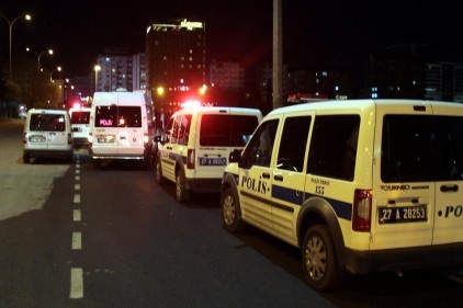 Gaziantep&#8217;te şüpheli bir araç polisi alarma geçirdi
