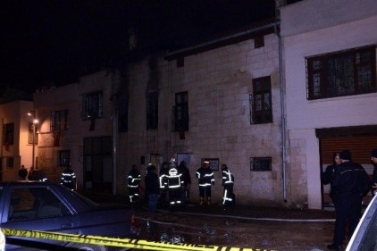 Gaziantep&#039;te Suriyeli ailenin kaldığı eski bir evde yangın çıktı