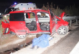 Gaziantep’te ticari araç bariyerlere ok gibi saplandı: 1 ölü, 1 yaralı