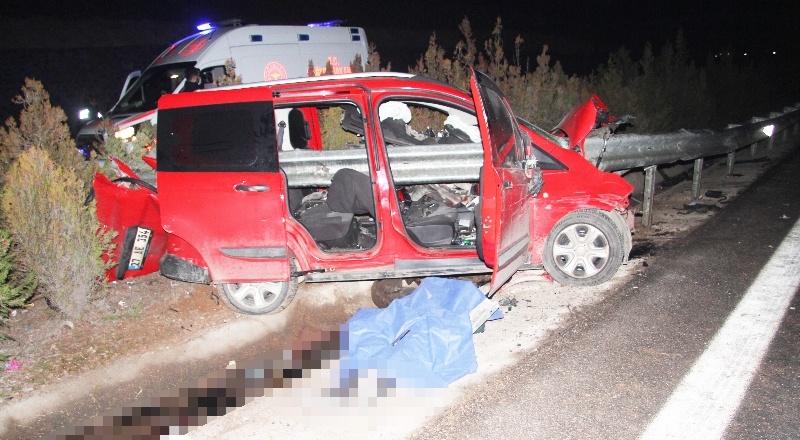 Gaziantep’te ticari araç bariyerlere ok gibi saplandı: 1 ölü, 1 yaralı