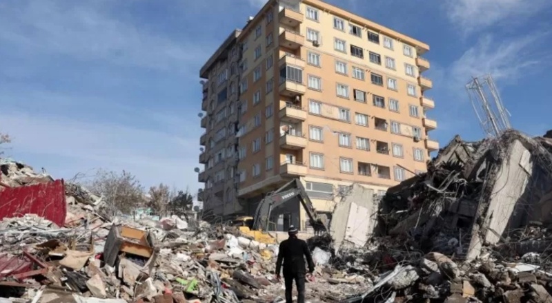 Gaziantep’te yaptığı bina yıkılan müteahhit Kars’ta yakalandı