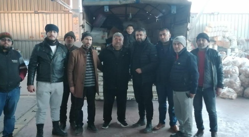 Gaziantep’te yıkılan binaların altında olan berber esnafımıza yardım yaptık