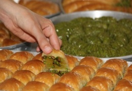 “Gaziantep’teki bütün baklavacılar 24 saat üretim yapıyor”