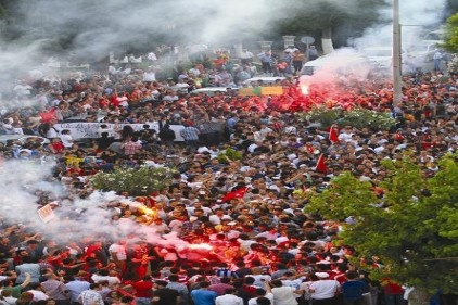 Gaziantep&#8217;teki eyleme sanatçılar öncülük etti