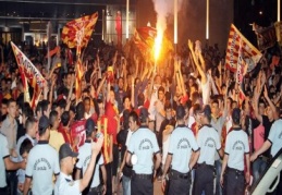 Gaziantep’teki Galatasaraylılar sokaklara döküldü