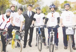 Gaziantep’ten bisikletle Kilis 7 Aralık Üniversitesi’ne geldiler