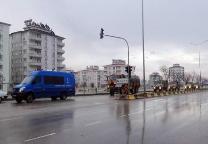 Gaziantep'ten çıkan askeri konvoy, Kilis'e ulaştı