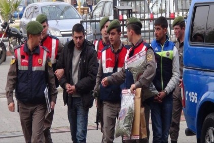 Gaziantep&#8217;ten giden esrar yolda ele geçirildi