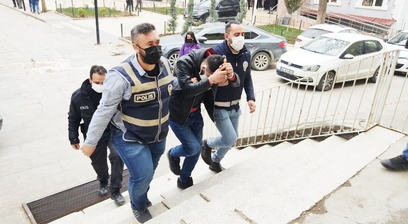 Gaziantep’ten gidip, Besni’de hırsızlık yaptılar