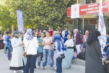 Gaziantep&#8217;ten ilk öğrenci kafilesi gitti