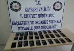 Gaziantep’ten Kayseri’ye kaçak telefon götürdüler 