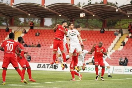Balıkesirspor Baltok, sahasında Gazişehir Gaziantepspor’a 2-1 yenildi