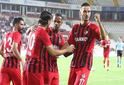 Gazişehir Gaziantep deplasman performansıyla zirveyi zorluyor 