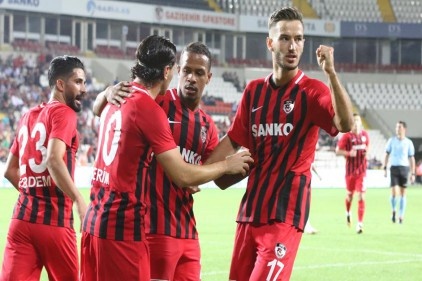 Gazişehir Gaziantep deplasman performansıyla zirveyi zorluyor 
