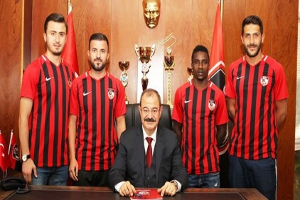 Gazişehir Gaziantep&#039;te 4 imza birden 