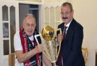 Gazişehir Gaziantep'ten efsane kaptana kupa sürprizi 