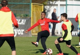 Gazişehir, Karabükspor’a karşı ilk galibiyetini almak istiyor