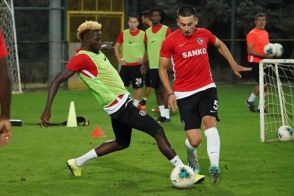 Gazişehir&#8217;de tüm futbolcular antrenmanda