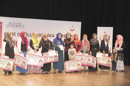 "Gebelik Okulu" ndan mezun oldular