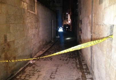 Gece bekçiliği yapan bir kişi karıştığı kavgada bıçaklanarak öldürüldü