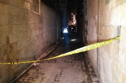 Gece bekçiliği yapan bir kişi karıştığı kavgada bıçaklanarak öldürüldü