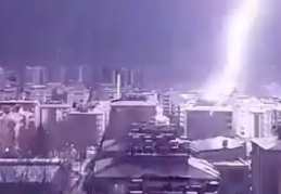 Gece boyunca şimşek ve gök gürültüsü yaşandı