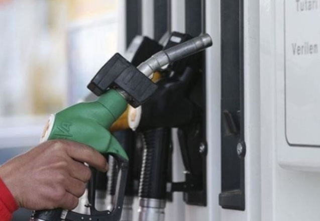 Gece yarısı yapıldı... Benzin ve motorinde 'gizli zam'