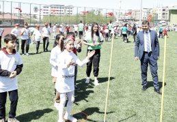 Geleceğimizin teminatı, gençler ve çocuklardır