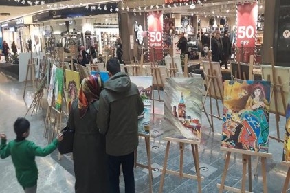Geleceğin ressamları AVM’de sergi açtı