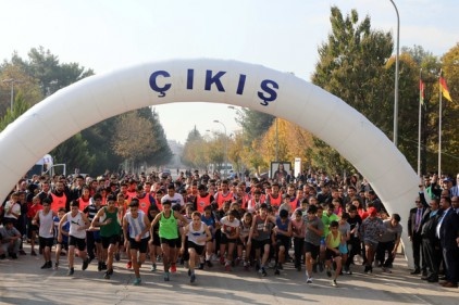 Geleneksel Atatürk koşusu yapıldı