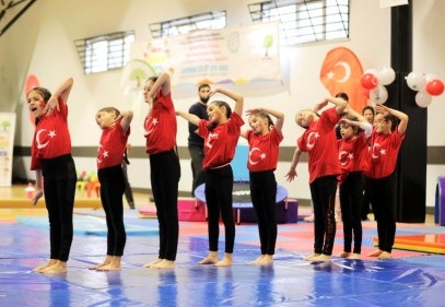 Geleneksel çocuk oyunları şenliğine yoğun ilgi 