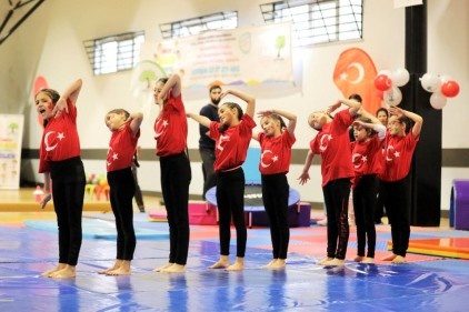 Geleneksel çocuk oyunları şenliğine yoğun ilgi 