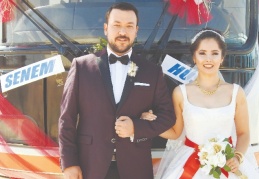 Gelinle damat vatman olunca tramvay da gelin aracı oldu