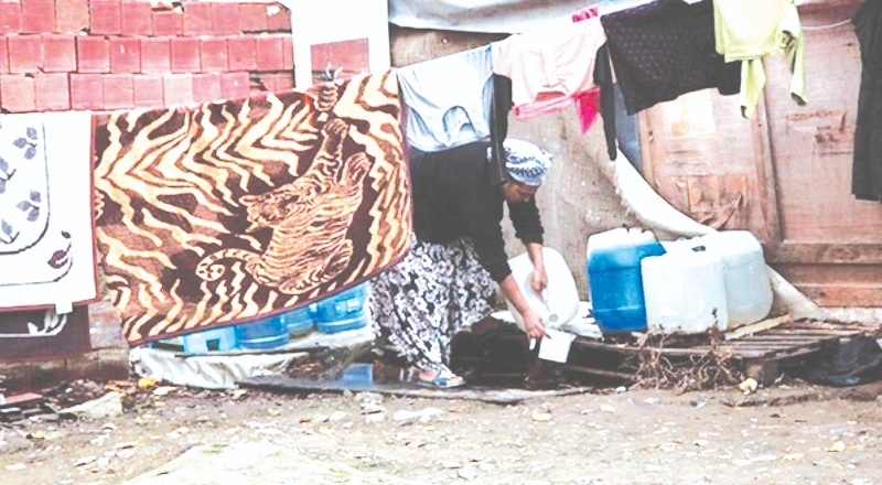 “Gelirimiz yok, çöpten geçiniyoruz”