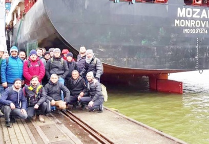 Gemi Gabon'un Gentil Limanı'na demirledi