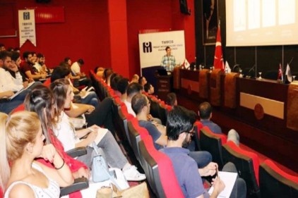 Genç mühendislere oryantasyon eğitimi veriliyor