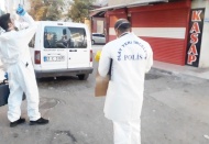 Gencin düşme anı güvenlik kameralarına yansıdı