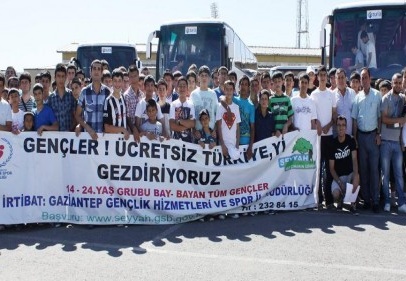 Gençler geziyor