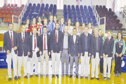 Gençler Masa Tenisi&#8217;nde kıyasıya mücadele