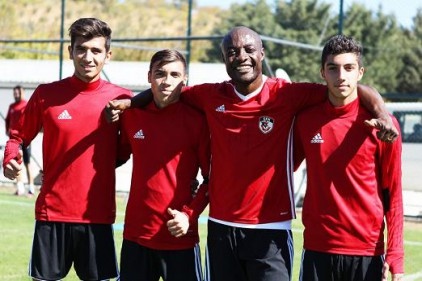 Gençler onu örnek alıyor
