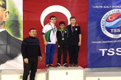 Gençler, paletli yüzmede gururlandırdı