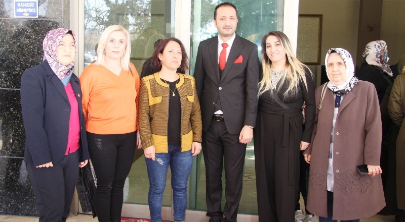 Gençler ve kadınlarla birlikte sahadayız, kapı kapı dolaşıp, köy köy gezeceğiz