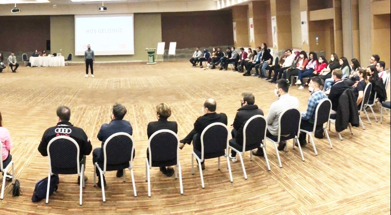 Gençlere Avrupa fırsatları hakkında bilgi veriliyor