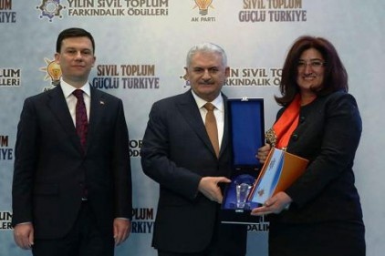 &#8220;Gençlere Umut Geleceğe Işık&#8221; projesi ödül kazandırdı