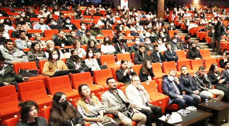 Gençlerimiz ne kadar donanımlı olursa, o kadar özgüvenli olur