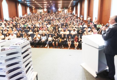 Gençlerimizi ne kadar iyi eğitirsek ülkemiz o kadar iyi yerlere gelecektir