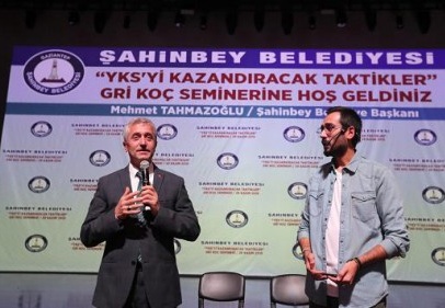 Gençlerimizin hayata daha iyi hazırlanması için gayret ediyoruz